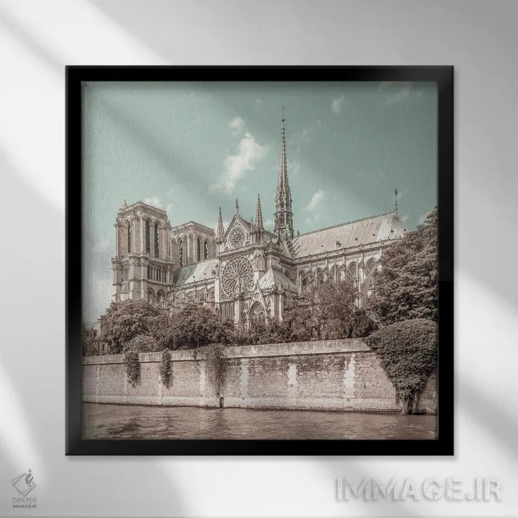 تابلو دکوراتیو نوتردام پاریس اثر ملانی ویولا - نمای قابدار مشکی