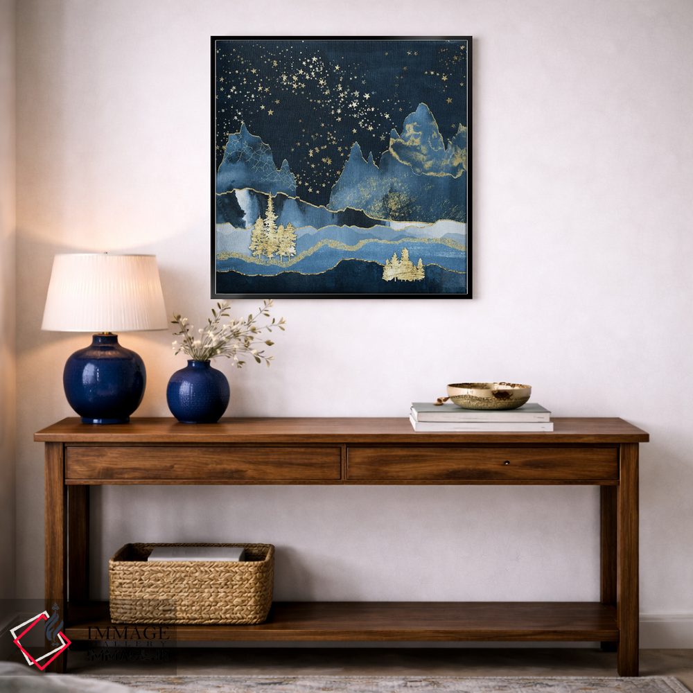 تابلو انتزاعی کوهستان جنگلی در شب پرستاره انتزاعی هندسی به رنگ سرمه ای و طلا… اثر نیچر مجیک - D3B