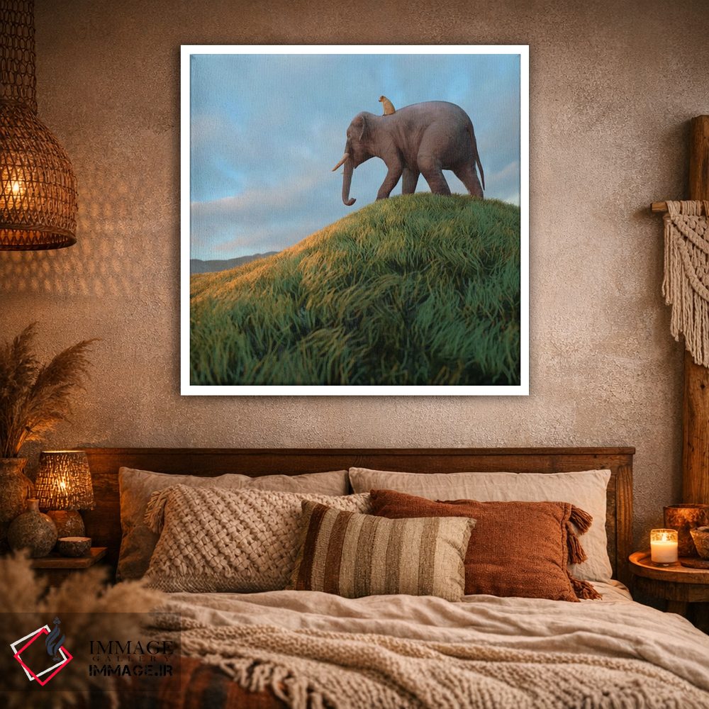 تابلو دکوراتیو سگ سوار بر فیل از میدان عبور می کند اثر مایک کیف - D1W