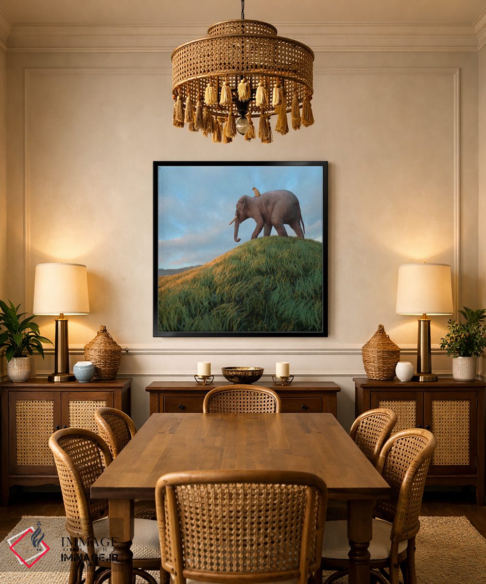 تابلو دکوراتیو سگ سوار بر فیل از میدان عبور می کند اثر مایک کیف - D4B