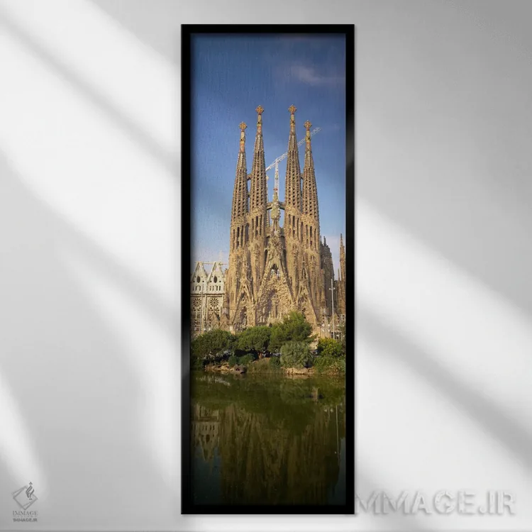 تابلو دکوراتیو Sagrada Familia, Barcelona, Spain" - "نمای پایین از یک… اثر پانورامیک ایمجز - نمای قابدار مشکی