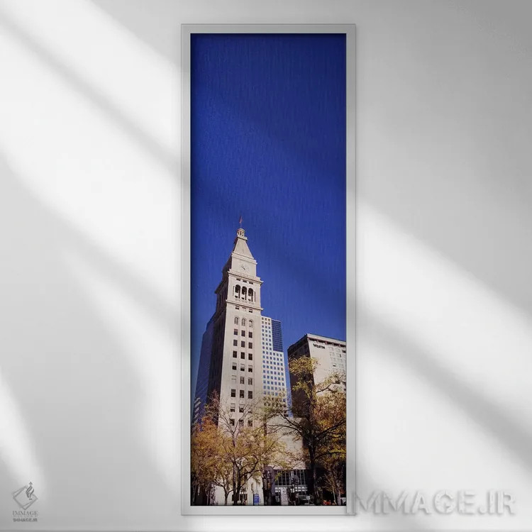 تابلو دکوراتیو نمای پایین از یک برج ساعت، دنور، کلرادو، ایالات متحده آ… اثر پانورامیک ایمجز - نمای قابدار سفید