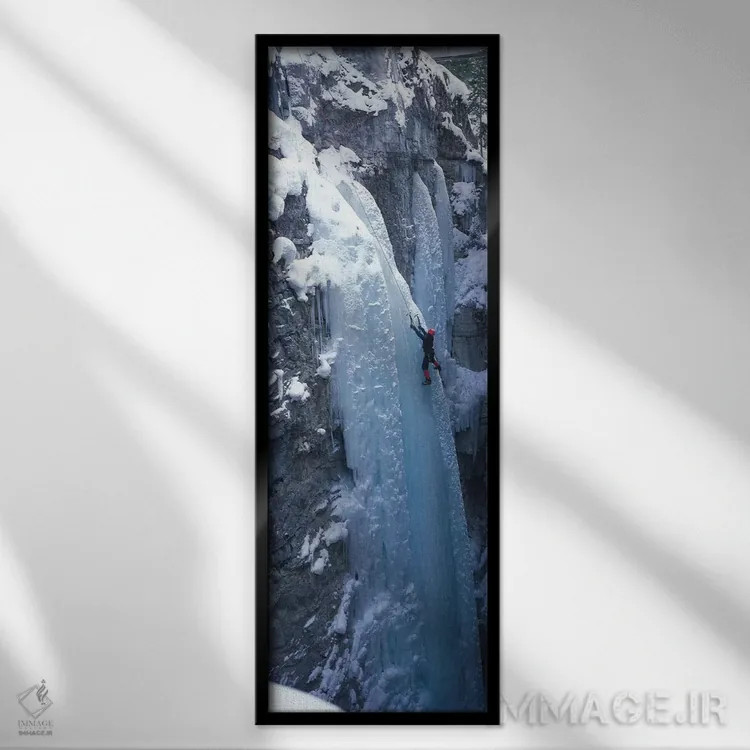 تابلو دکوراتیو کوهنورد یخ در دره ماربل، پارک ملی کوتنی بریتیش کلمبیا… اثر پانورامیک ایمجز - نمای قابدار مشکی
