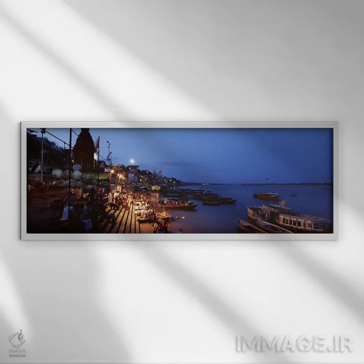 تابلو دکوراتیو Varanasi, Uttar Pradesh, India,غت در کنار رود گنگ در شب… اثر پانورامیک ایمجز - نمای قابدار سفید