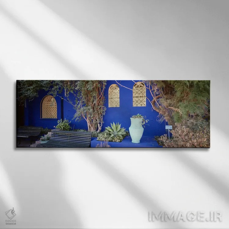 تابلو دکوراتیو Jardin Majorelle, Marrakech, Morocco,دیوارهای به رنگ آب… اثر پانورامیک ایمجز - نمای روبهرو روی دیوار