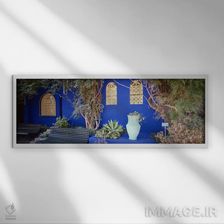 تابلو دکوراتیو Jardin Majorelle, Marrakech, Morocco,دیوارهای به رنگ آب… اثر پانورامیک ایمجز - نمای قابدار سفید