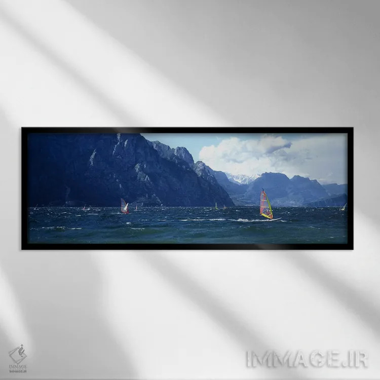 تابلو دکوراتیو Lake Garda, Italy,ویندسرفینگ روی دریاچه، دریاچه گاردا… اثر پانورامیک ایمجز - نمای قابدار مشکی