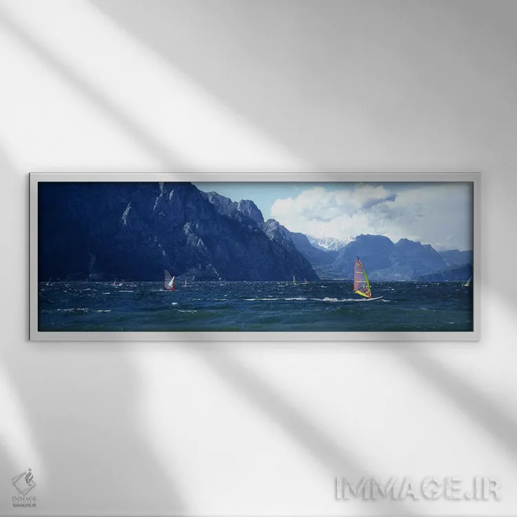 تابلو دکوراتیو Lake Garda, Italy,ویندسرفینگ روی دریاچه، دریاچه گاردا… اثر پانورامیک ایمجز - نمای قابدار سفید