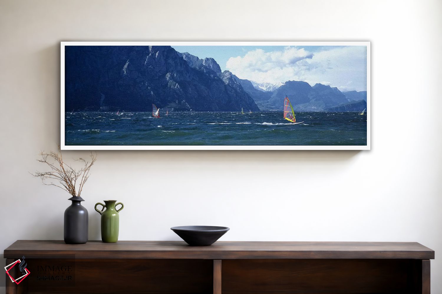 تابلو دکوراتیو Lake Garda, Italy,ویندسرفینگ روی دریاچه، دریاچه گاردا… اثر پانورامیک ایمجز - D1W