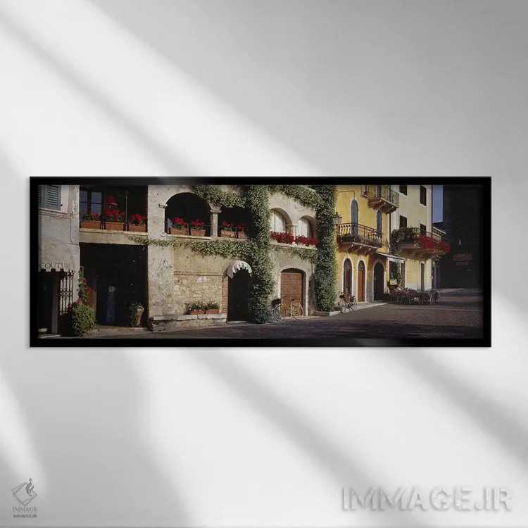 تابلو دکوراتیو Torri del Benaco, Verona, Italy,کوچه سنگ فرش با جعبه ها… اثر پانورامیک ایمجز - نمای قابدار مشکی