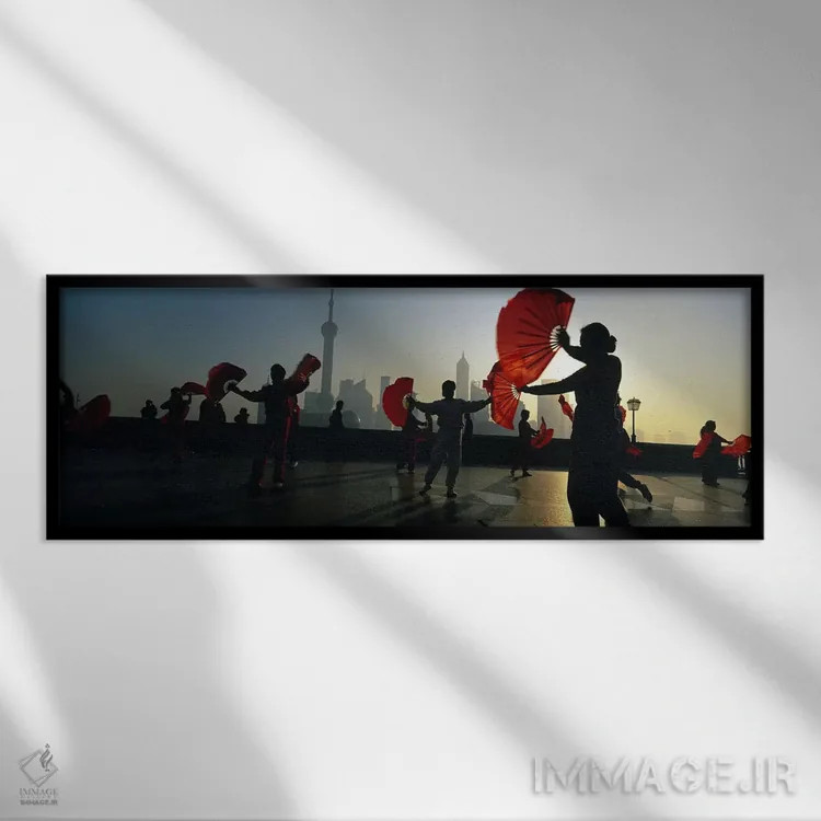 تابلو دکوراتیو The Bund, Shanghai, China,سیلوئت گروهی از افراد در حال… اثر پانورامیک ایمجز - نمای قابدار مشکی