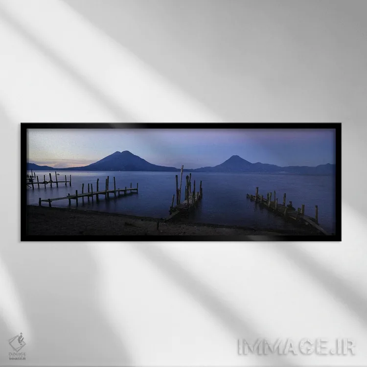 تابلو دکوراتیو Lake Atitlan, Solola, Guatemala,اسکله های ابتدایی در کن… اثر پانورامیک ایمجز - نمای قابدار مشکی