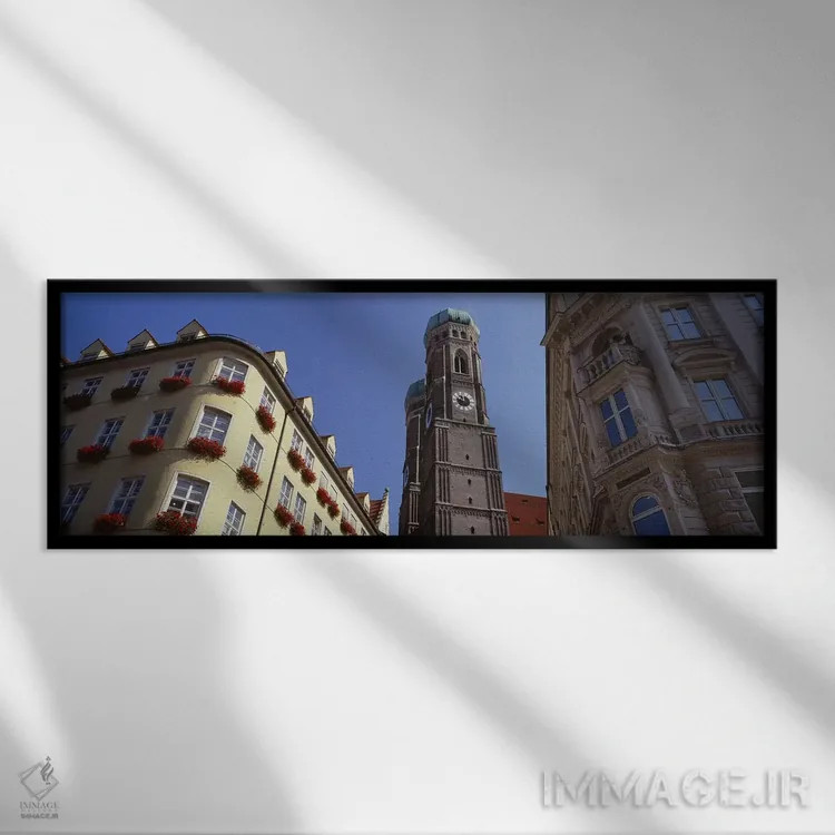تابلو دکوراتیو Frauenkirche, Munich, Germany,نمای زاویه پایین از کلیسا… اثر پانورامیک ایمجز - نمای قابدار مشکی