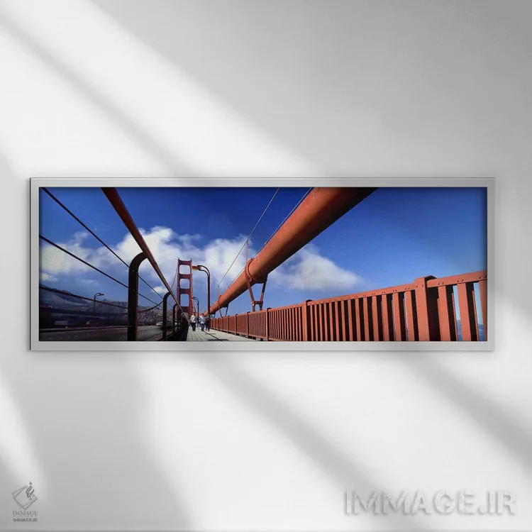 تابلو دکوراتیو San Francisco, California, USA,گردشگر در حال عبور از پل… اثر پانورامیک ایمجز - نمای قابدار سفید