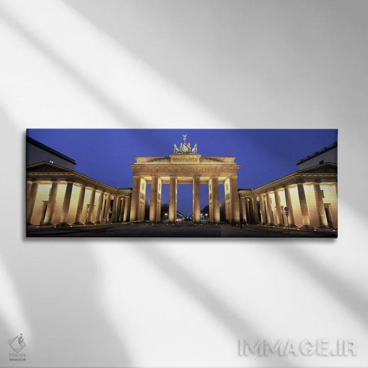 تابلو دکوراتیو Berlin, Germany,دروازه براندنبورگ نورپردازی شده، برلین… اثر پانورامیک ایمجز - نمای روبهرو روی دیوار