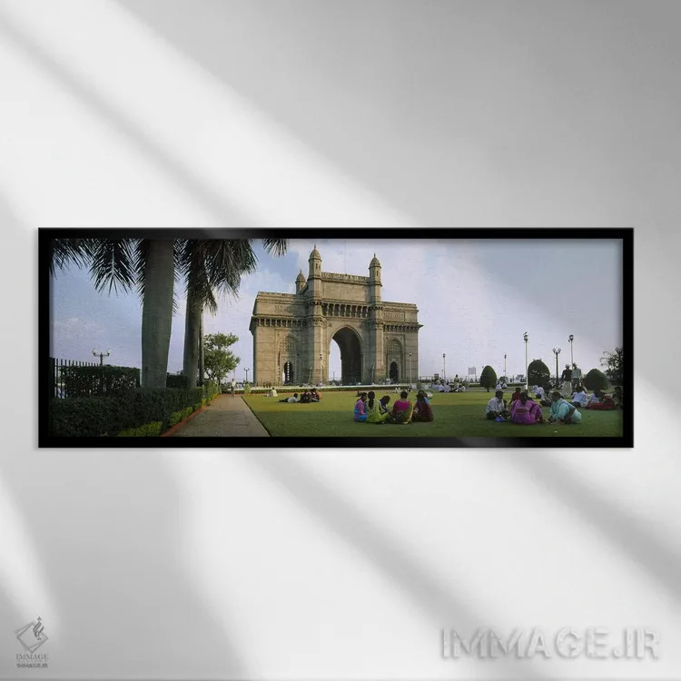 تابلو دکوراتیو Gateway Of India, Mumbai, Maharashtra, India,گردشگر در… اثر پانورامیک ایمجز - نمای قابدار مشکی
