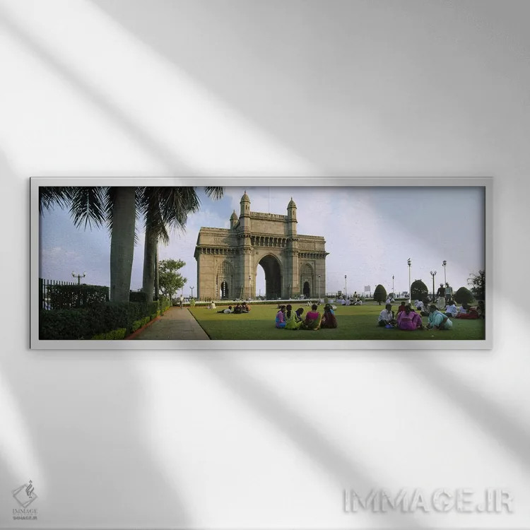تابلو دکوراتیو Gateway Of India, Mumbai, Maharashtra, India,گردشگر در… اثر پانورامیک ایمجز - نمای قابدار سفید