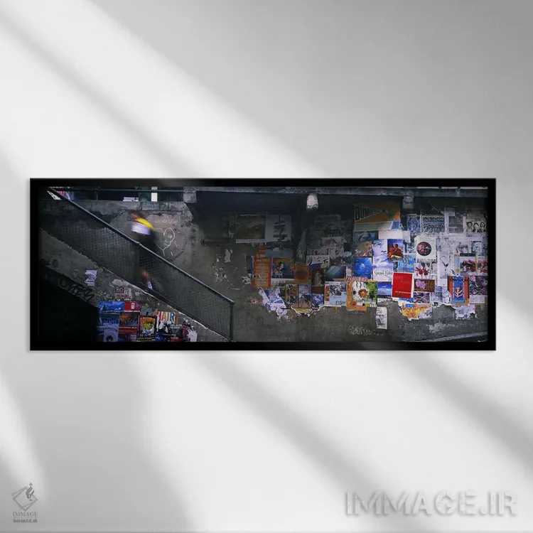 تابلو دکوراتیو Seattle, Washington State, USA,مردی در حال بالا رفتن از… اثر پانورامیک ایمجز - نمای قابدار مشکی