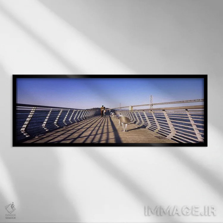 تابلو دکوراتیو Bay Bridge, San Francisco, California, USA,زوجی در حال… اثر پانورامیک ایمجز - نمای قابدار مشکی