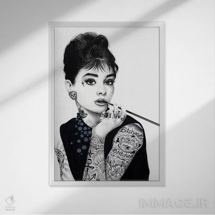 تابلو دکوراتیو آدری هپبورن اثر اینکد آیکونز - نمای قابدار سفید