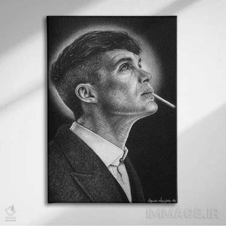 تابلو دکوراتیو تامی اثر اینکد آیکونز - نمای روبهرو روی دیوار