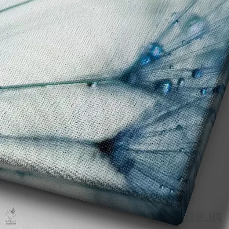 تابلو مینیمال آبی مه آلود ۲ اثر اینگرید بدوز - نمای نزدیک بافت بوم