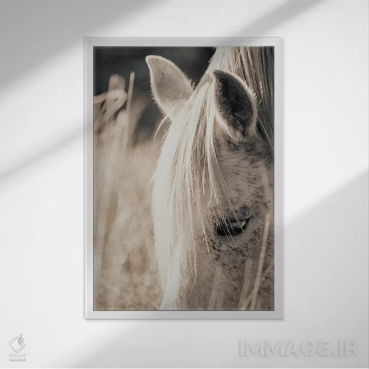 تابلو مدرن ساعت طلایی ۲ اثر اینگرید بدوز - نمای قابدار سفید