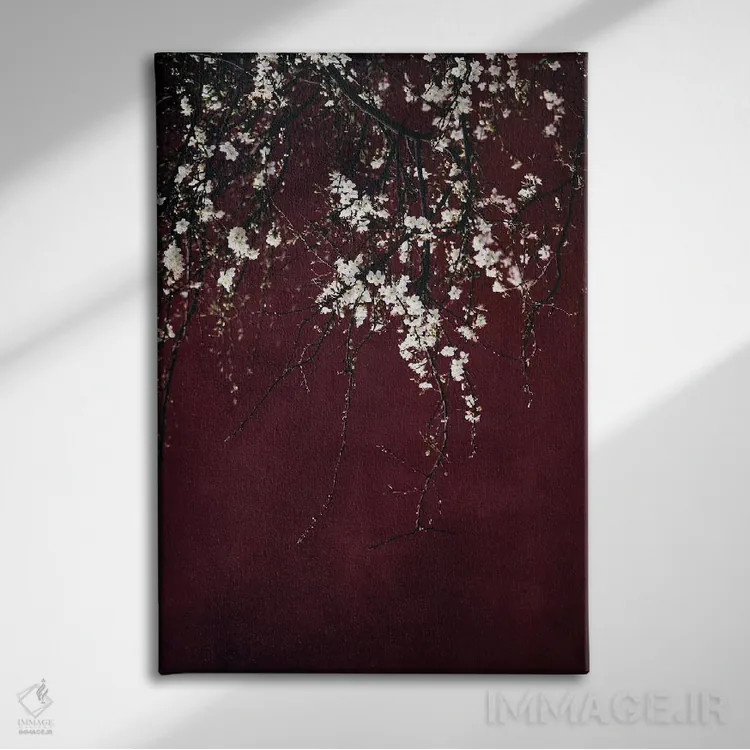 تابلو دکوراتیو شکوفه ها روی زمینه قرمز یاقوتی اثر اینگرید بدوز - نمای روبهرو روی دیوار