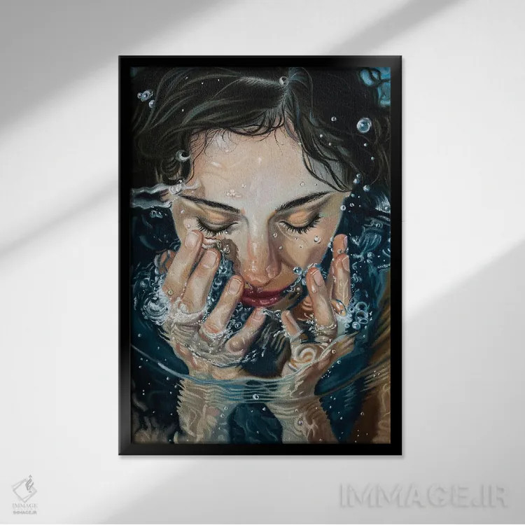 تابلو دکوراتیو دختری در آب اثر اینا مدودوا - نمای قابدار مشکی