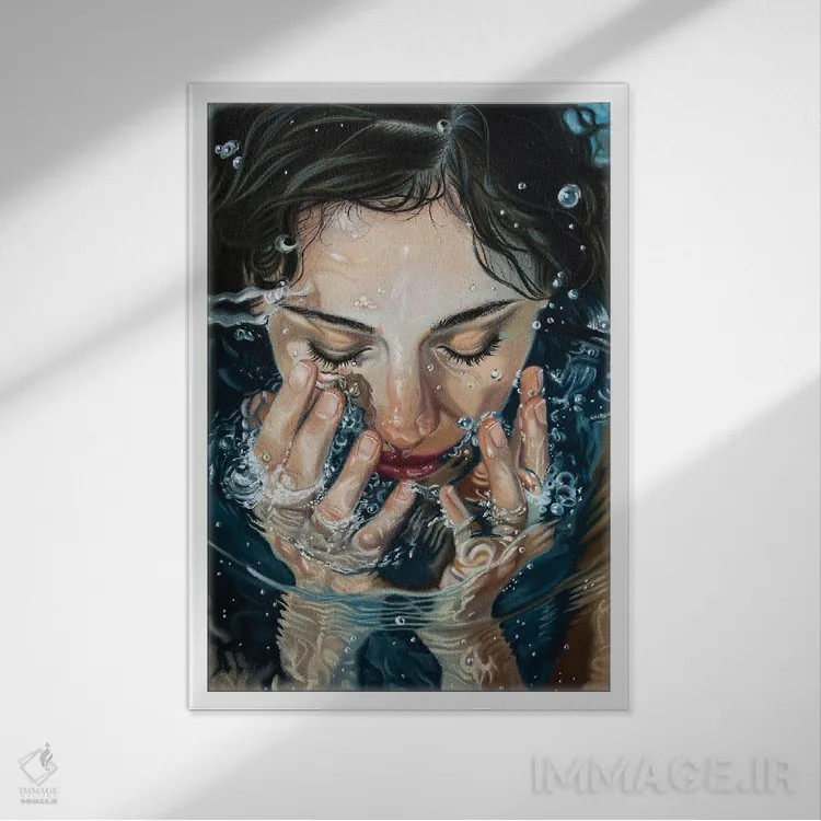 تابلو دکوراتیو دختری در آب اثر اینا مدودوا - نمای قابدار سفید