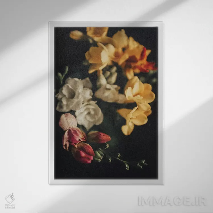 تابلو دکوراتیو دسته گل بهاری اثر اینگرید بدوز - نمای قابدار سفید