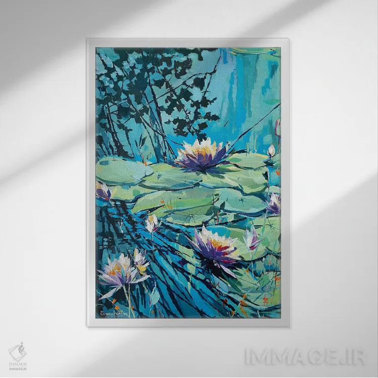 تابلو دکوراتیو نیلوفرهای آبی شکوفه دار ۲ اثر ایرینا رومیانسه وا - نمای قابدار سفید
