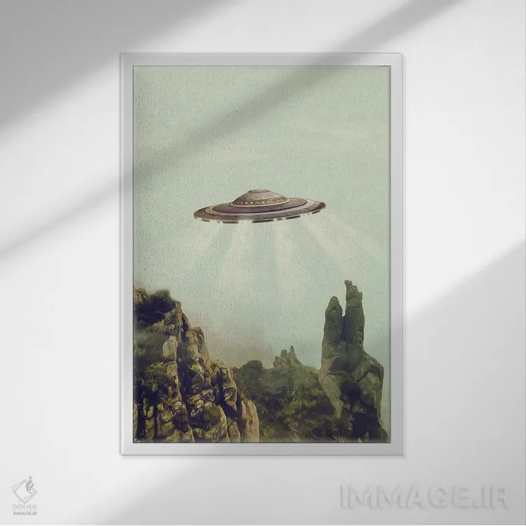 تابلو دکوراتیو یوفو بر فراز قله های کوهستانی اثر ایوجنیا بیدیوک - نمای قابدار سفید