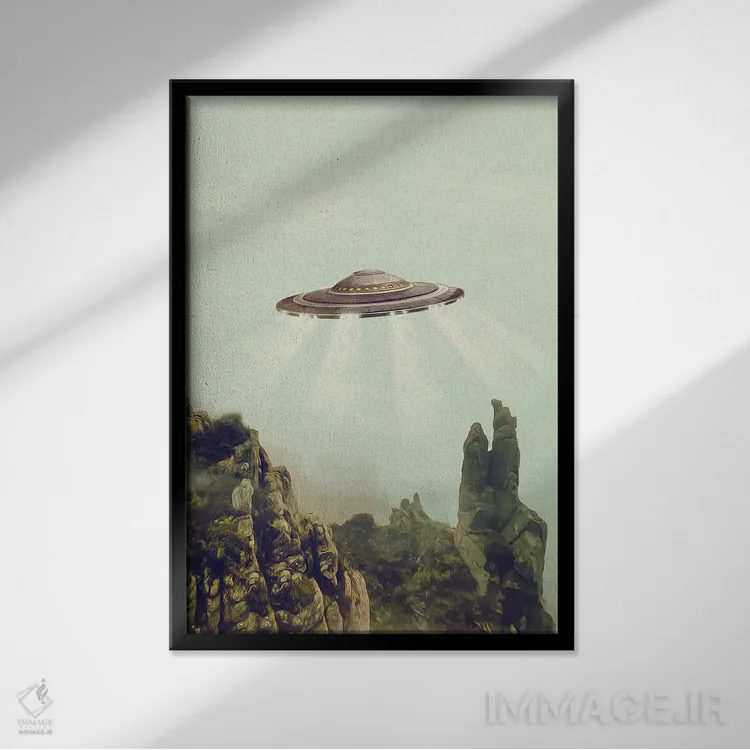 تابلو دکوراتیو یوفو بر فراز قله های کوهستانی اثر ایوجنیا بیدیوک - نمای قابدار مشکی