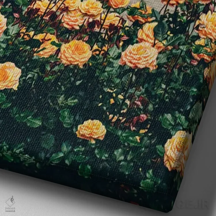 تابلو دکوراتیو گل رز هلوئی با پس زمینه لندن اثر ایوجنیا بیدیوک - نمای نزدیک بافت بوم