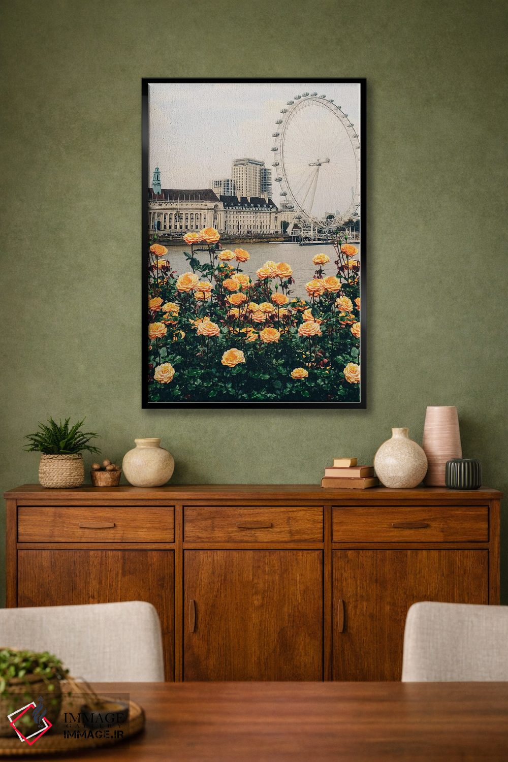 تابلو دکوراتیو گل رز هلوئی با پس زمینه لندن اثر ایوجنیا بیدیوک - D2B