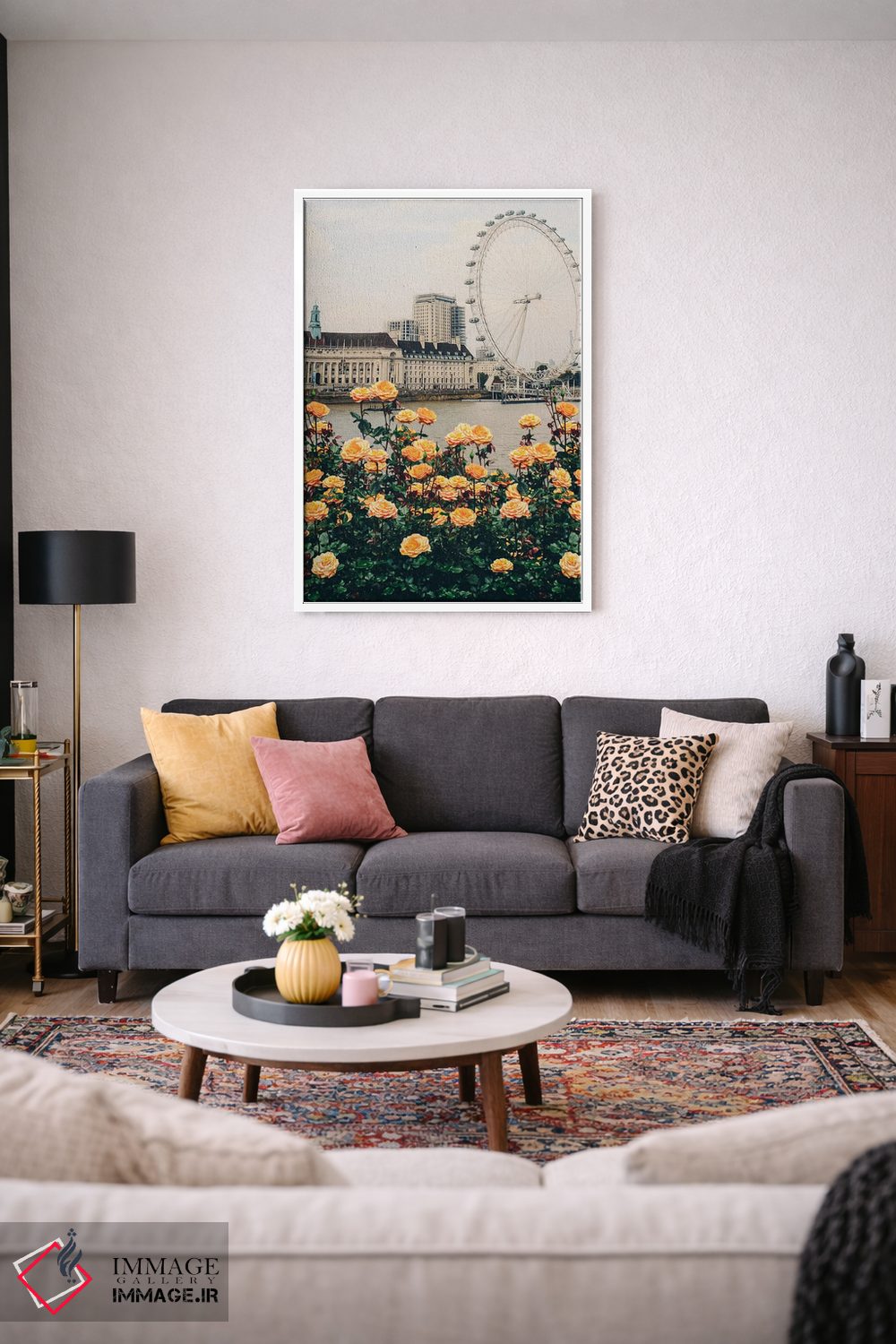 تابلو دکوراتیو گل رز هلوئی با پس زمینه لندن اثر ایوجنیا بیدیوک - D4W