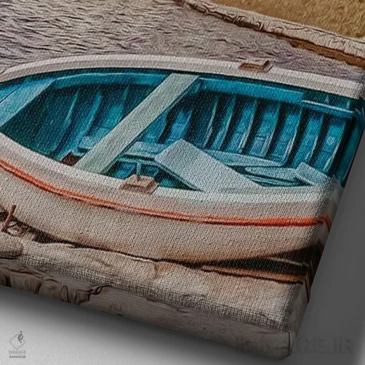 تابلو دکوراتیو قایق چوبی در ساحل نزدیک شهر قدیمی اثر ایوجنیا بیدیوک - نمای نزدیک بافت بوم