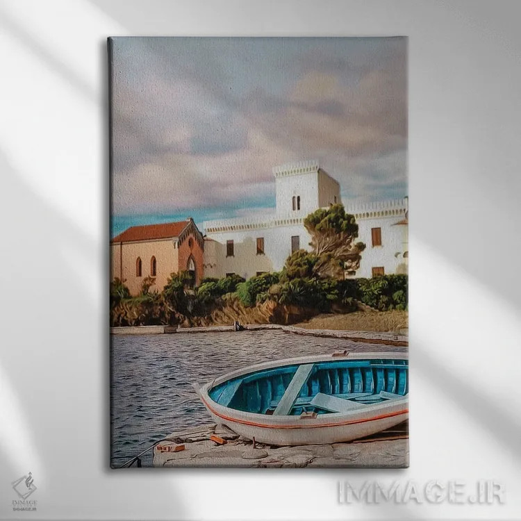 تابلو دکوراتیو قایق چوبی در ساحل نزدیک شهر قدیمی اثر ایوجنیا بیدیوک - نمای روبهرو روی دیوار