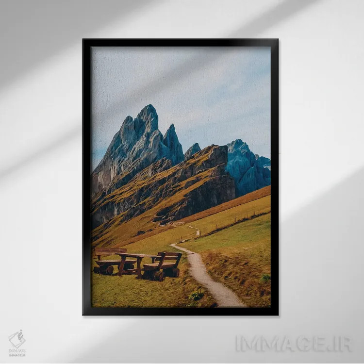 تابلو دکوراتیو میز و صندلی چوبی در کوهستان اثر ایوجنیا بیدیوک - نمای قابدار مشکی