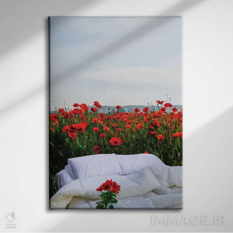تابلو دکوراتیو تخت در وسط مزرعه شقایق اثر ایوجنیا بیدیوک - نمای روبهرو روی دیوار