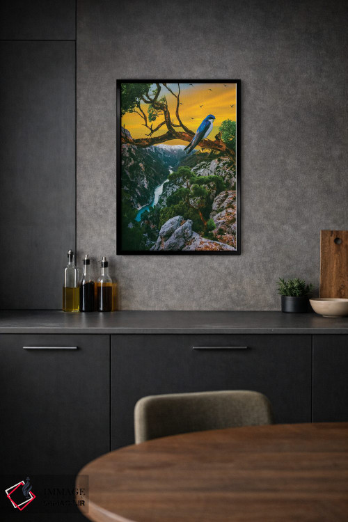 تابلو دکوراتیو یک پرستو روی شاخه در چشم انداز کوهستانی اثر ایوجنیا بیدیوک - D1B