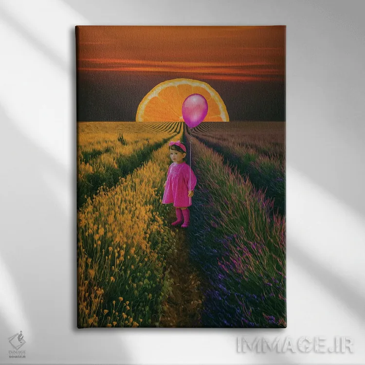 تابلو دکوراتیو عروسکی در مزرعه اسطوخودوس اثر ایوجنیا بیدیوک - نمای روبهرو روی دیوار