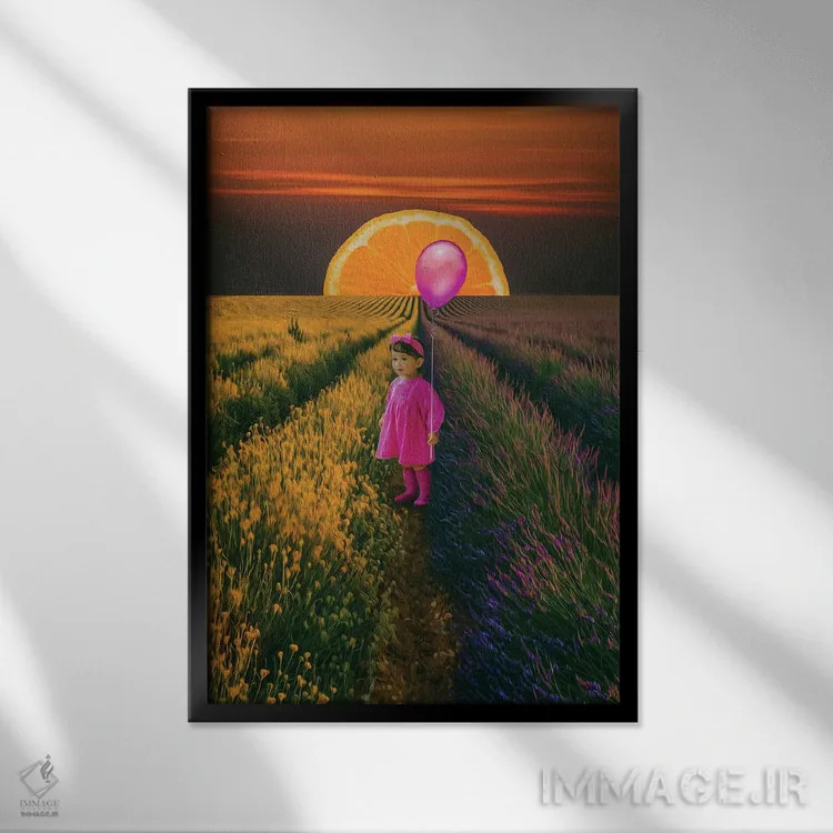 تابلو دکوراتیو عروسکی در مزرعه اسطوخودوس اثر ایوجنیا بیدیوک - نمای قابدار مشکی