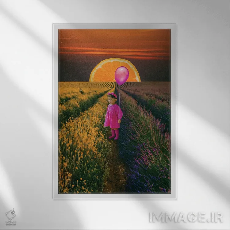 تابلو دکوراتیو عروسکی در مزرعه اسطوخودوس اثر ایوجنیا بیدیوک - نمای قابدار سفید