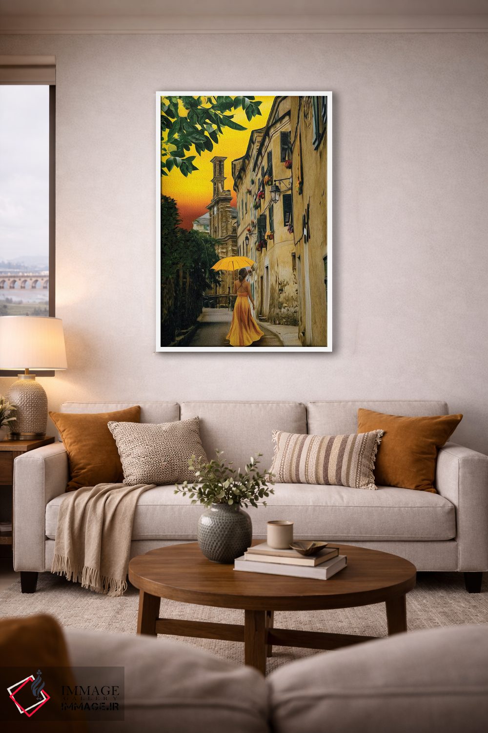 تابلو دکوراتیو بانویی با پیراهن زرد و چتر در خیابان شهر قدیمی اثر ایوجنیا بیدیوک - D2W