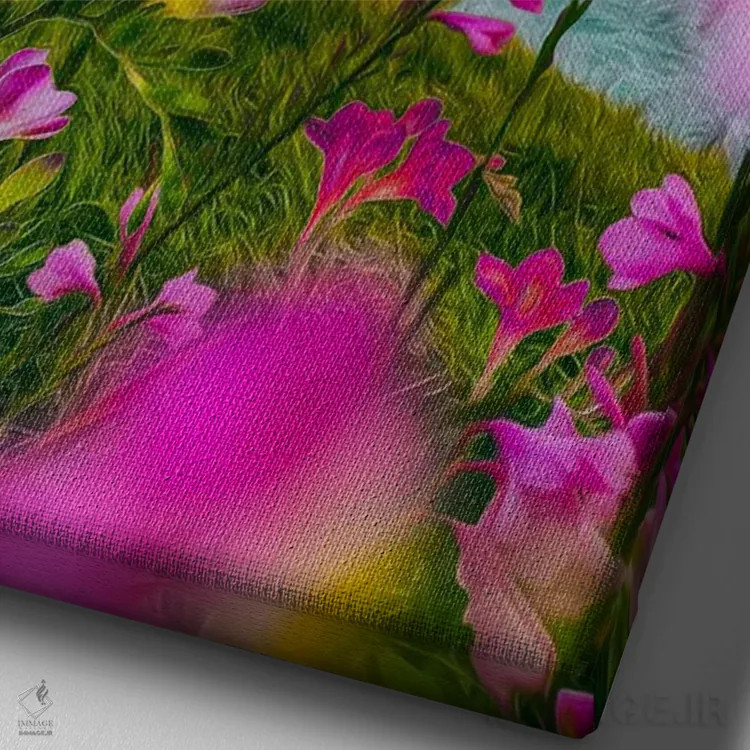 تابلو دکوراتیو فریزیا صورتی شکوفا بر تپه ای در کنار دریا اثر ایوجنیا بیدیوک - نمای نزدیک بافت بوم