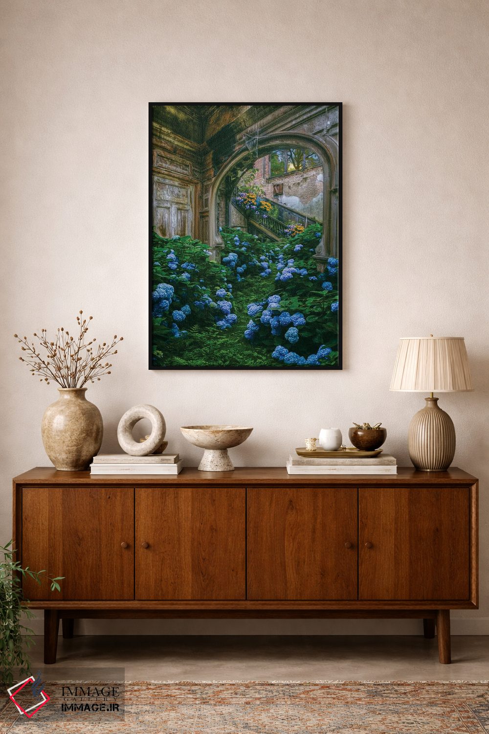 تابلو دکوراتیو گل های هورتانسیا آبی در خانه ای قدیمی و متروکه اثر ایوجنیا بیدیوک - D2B