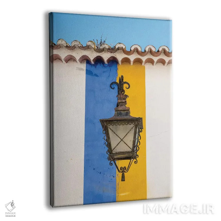تابلو دکوراتیو Obidos, Portugal,فانوس فلزی آویزان از دیوار رنگی راه راه، اوب… اثر جولی اگرز - نمای پرسپکتیو محصول