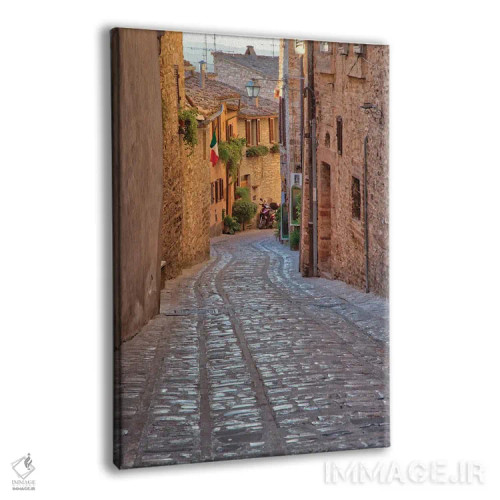 تابلو دکوراتیو Umbria Cobblestone Street In The Town Of Spello,ایتالیا، آمبر… اثر جولی اگرز - نمای پرسپکتیو محصول